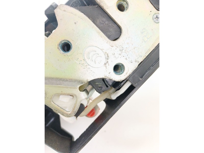 Recambio de cerradura puerta trasera derecha para ssangyong korando (ck) 2.0 e-xdi referencia OEM IAM A046818  