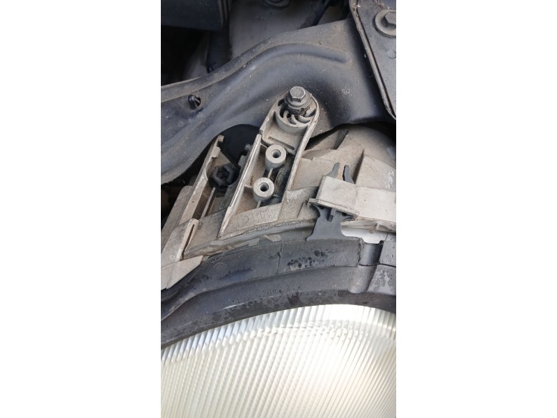Recambio de faro izquierdo para mercedes-benz clase c (w203) c 220 cdi (203.006) referencia OEM IAM   
							