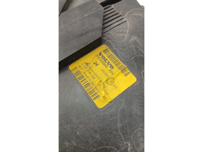Recambio de faro derecho para volvo v50 (545) 1.8 referencia OEM IAM 30698886  
