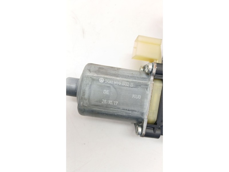 Recambio de elevalunas delantero derecho para skoda superb iii (3v3) 2.0 tdi referencia OEM IAM 5Q0959802B  