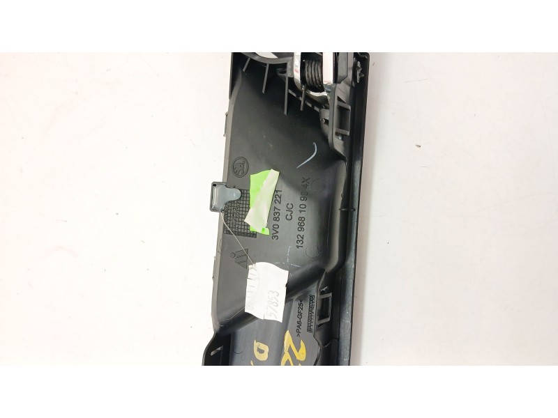 Recambio de maneta interior delantera izquierda para skoda superb iii (3v3) 2.0 tdi referencia OEM IAM 3V0837221  