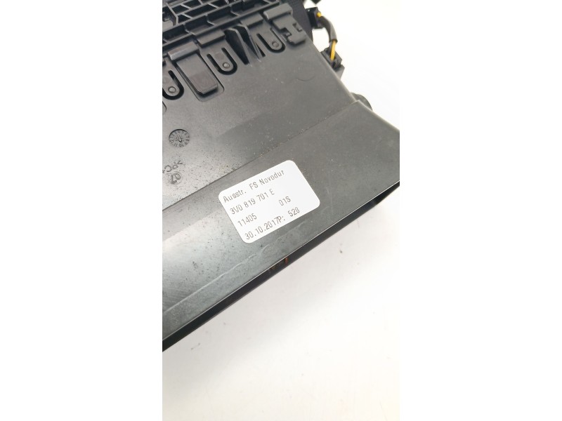 Recambio de rejilla aireadora para skoda superb iii (3v3) 2.0 tdi referencia OEM IAM 3V0819701E  