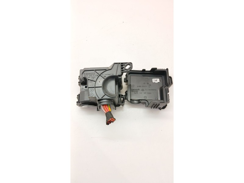 Recambio de caja reles / fusibles para dacia duster (pym/pyn) duster referencia OEM IAM 252368682R  
							