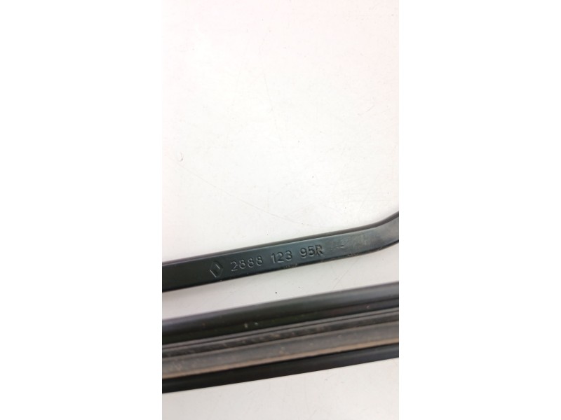 Recambio de brazo limpia delantero izquierdo para dacia duster (pym/pyn) duster referencia OEM IAM 288812395R  