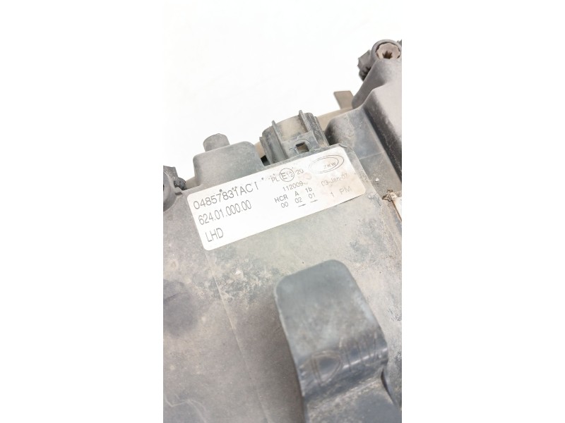 Recambio de faro izquierdo para chrysler voyager iv (rg, rs) 2.5 crd referencia OEM IAM 6240100000  
