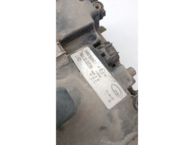Recambio de faro derecho para chrysler voyager iv (rg, rs) 2.5 crd referencia OEM IAM 6240200000  