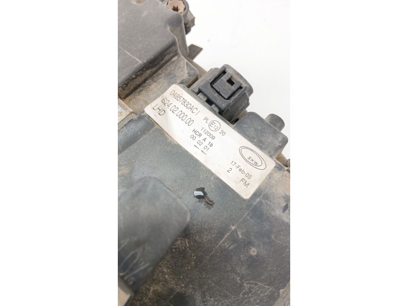 Recambio de faro derecho para chrysler voyager iv (rg, rs) 2.8 crd referencia OEM IAM 04857830ACI  
							