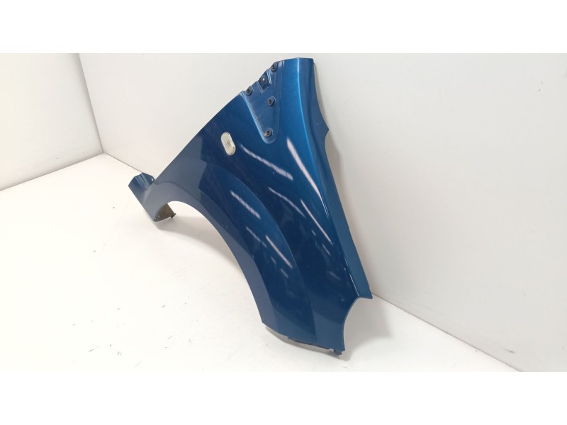 Recambio de aleta delantera derecha para renault twingo ii (cn0_) 1.2 16v (cn0k, cn0v) referencia OEM IAM   
							