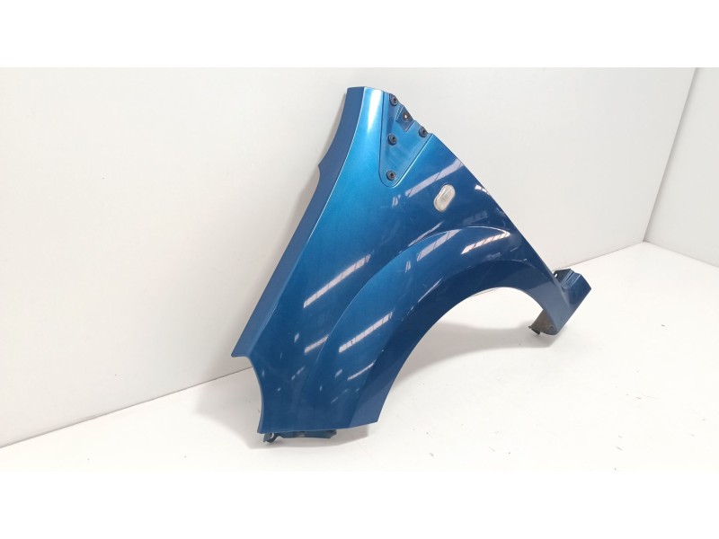 Recambio de aleta delantera izquierda para renault twingo ii (cn0_) 1.2 16v (cn0k, cn0v) referencia OEM IAM   