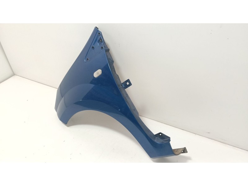 Recambio de aleta delantera izquierda para renault twingo ii (cn0_) 1.2 16v (cn0k, cn0v) referencia OEM IAM   