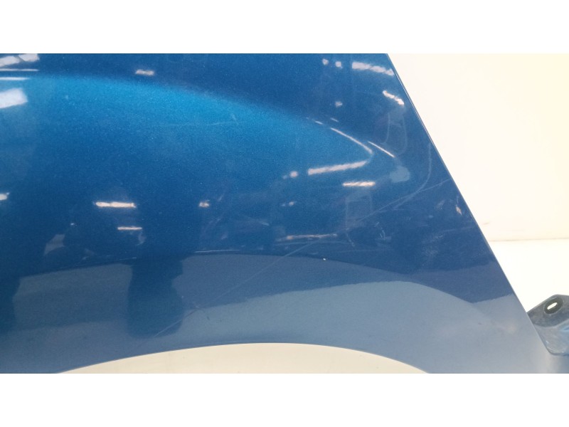 Recambio de aleta delantera izquierda para renault twingo ii (cn0_) 1.2 16v (cn0k, cn0v) referencia OEM IAM   