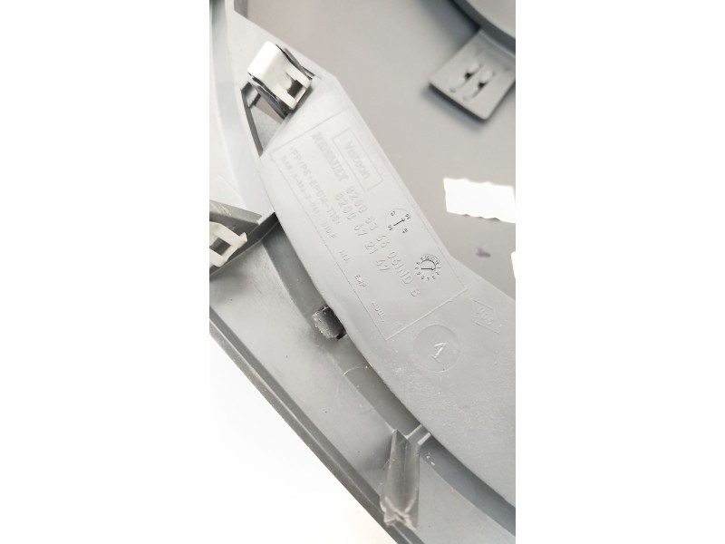 Recambio de consola central para renault twingo ii (cn0_) 1.2 16v (cn0k, cn0v) referencia OEM IAM 8200536606  