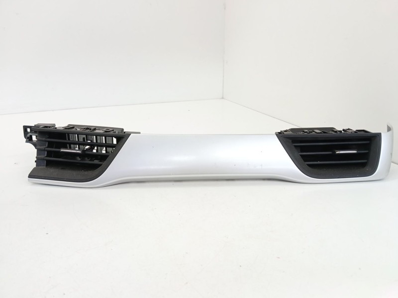 Recambio de rejilla aireadora para renault captur ii (hf_) tce 100 (hfmt) referencia OEM IAM 687600568R  