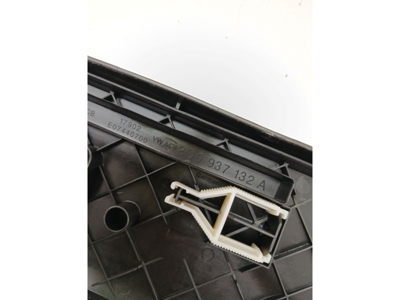 Recambio de caja reles / fusibles para seat ibiza v (kj1, kjg) 1.0 tsi referencia OEM IAM 2Q0937132A  