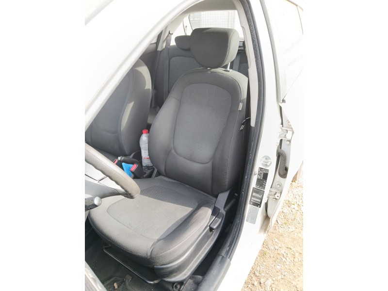 Recambio de asiento delantero izquierdo para hyundai i20 i (pb, pbt) 1.4 crdi referencia OEM IAM   