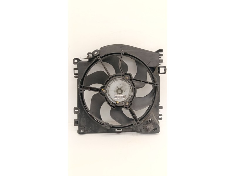 Recambio de electroventilador para renault clio iii (br0/1, cr0/1) 1.5 dci referencia OEM IAM 8200966248  