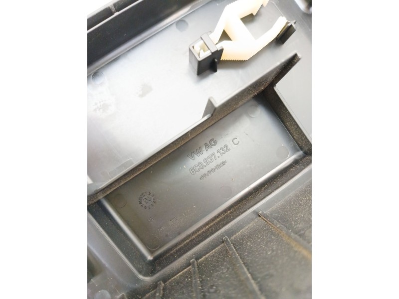 Recambio de caja reles / fusibles para volkswagen polo v (6r1, 6c1) 1.0 referencia OEM IAM 6C0937132  
							