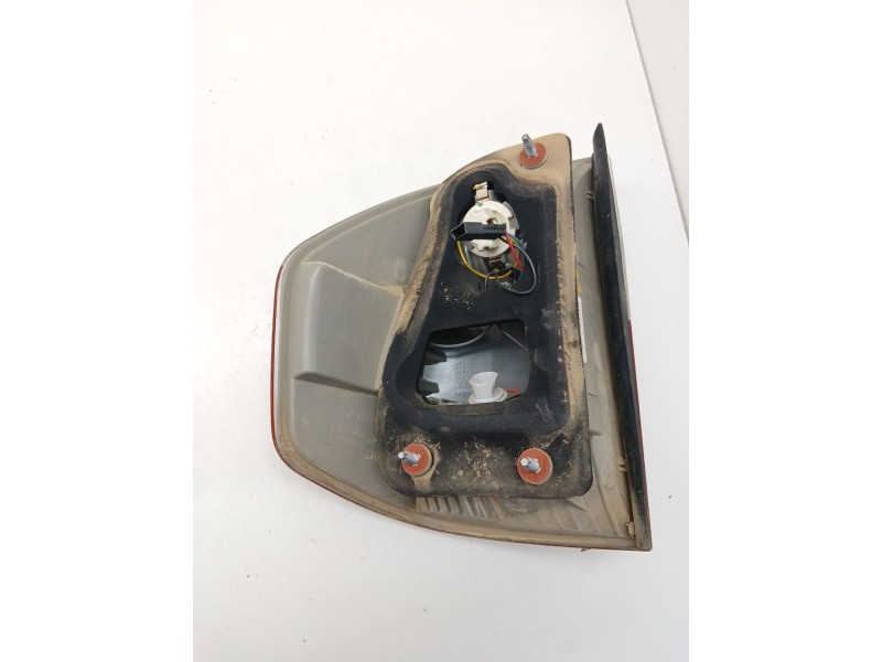 Recambio de piloto trasero derecho para bmw x3 (e83) 2.0 sd referencia OEM IAM 7162210  