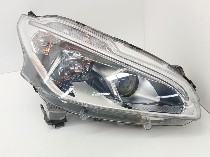 Recambio de faro derecho para peugeot 208 i (ca_, cc_) 1.2 thp 110 referencia OEM IAM   