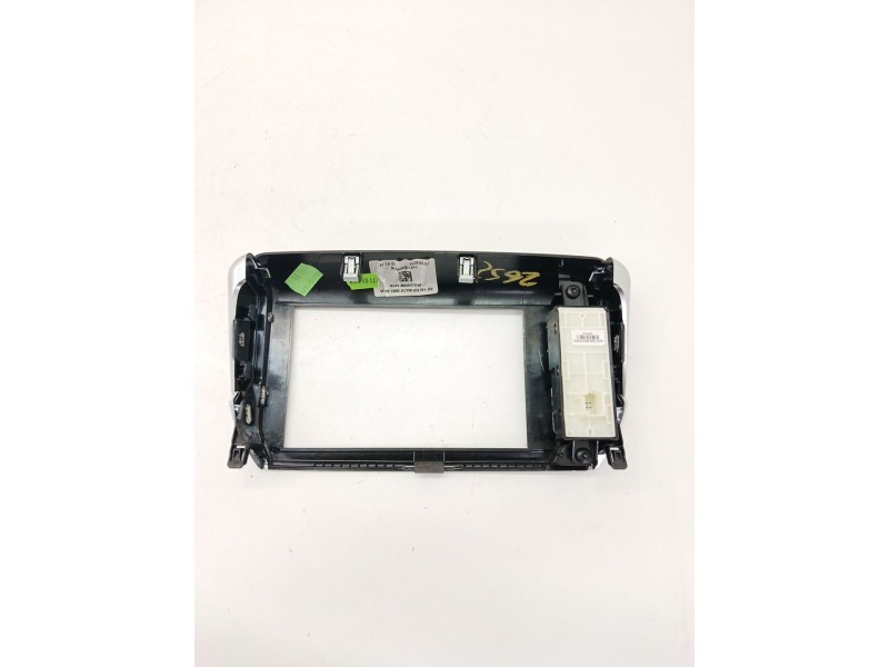 Recambio de moldura para peugeot 208 i (ca_, cc_) 1.2 thp 110 referencia OEM IAM 9673861377  