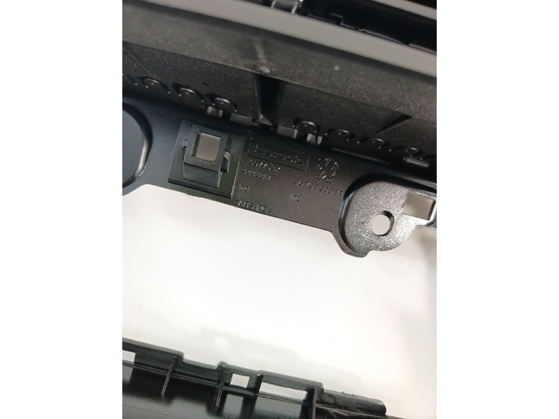 Recambio de rejilla aireadora para peugeot 208 i (ca_, cc_) 1.2 thp 110 referencia OEM IAM 9673830077  