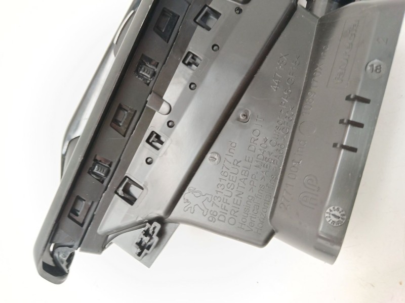 Recambio de rejilla aireadora para peugeot 208 i (ca_, cc_) 1.2 thp 110 referencia OEM IAM 9673131677  
							