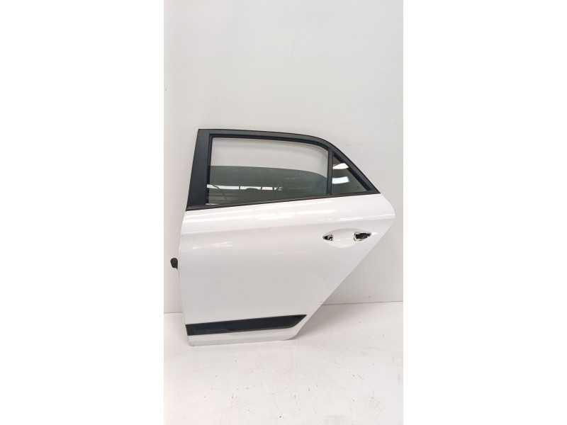 Recambio de puerta trasera izquierda para hyundai i20 i (pb, pbt) 1.4 crdi referencia OEM IAM   