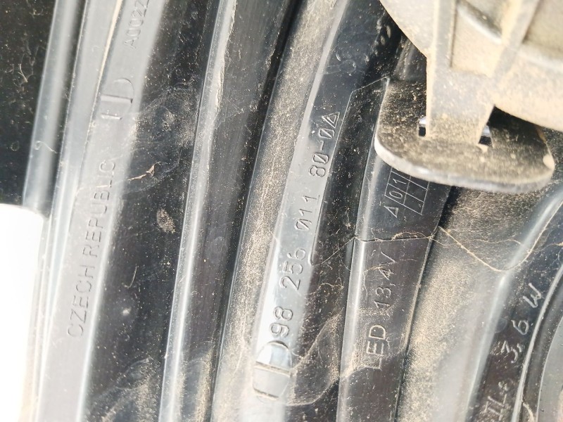 Recambio de piloto trasero derecho para peugeot 208 i (ca_, cc_) 1.2 thp 110 referencia OEM IAM 9825601180  