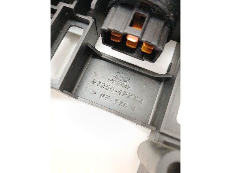 Recambio de mando climatizador para hyundai i20 i (pb, pbt) 1.4 crdi referencia OEM IAM 8200296683  