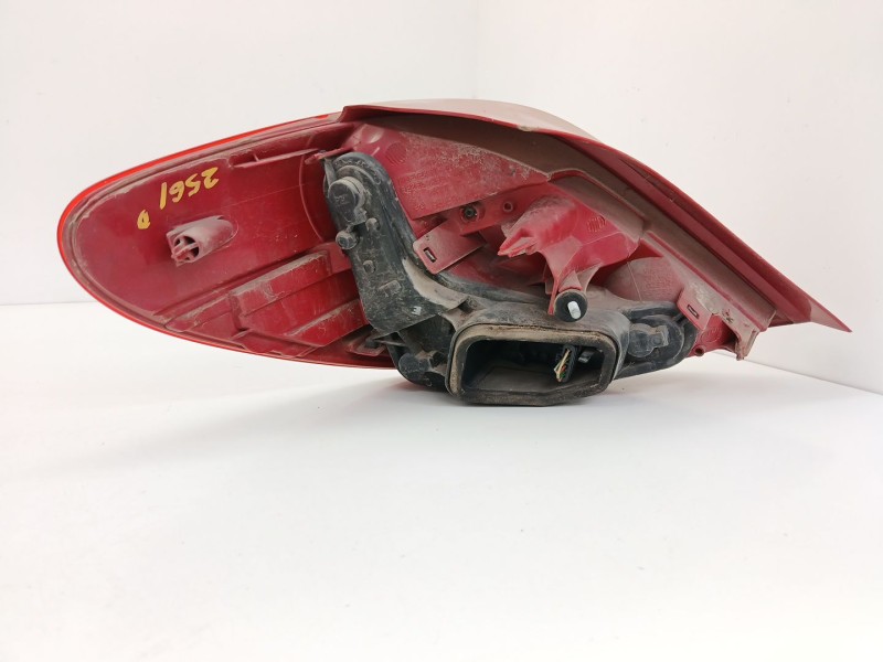 Recambio de piloto trasero derecho para peugeot 207/207+ (wa_, wc_) 1.4 16v referencia OEM IAM 9686565980  