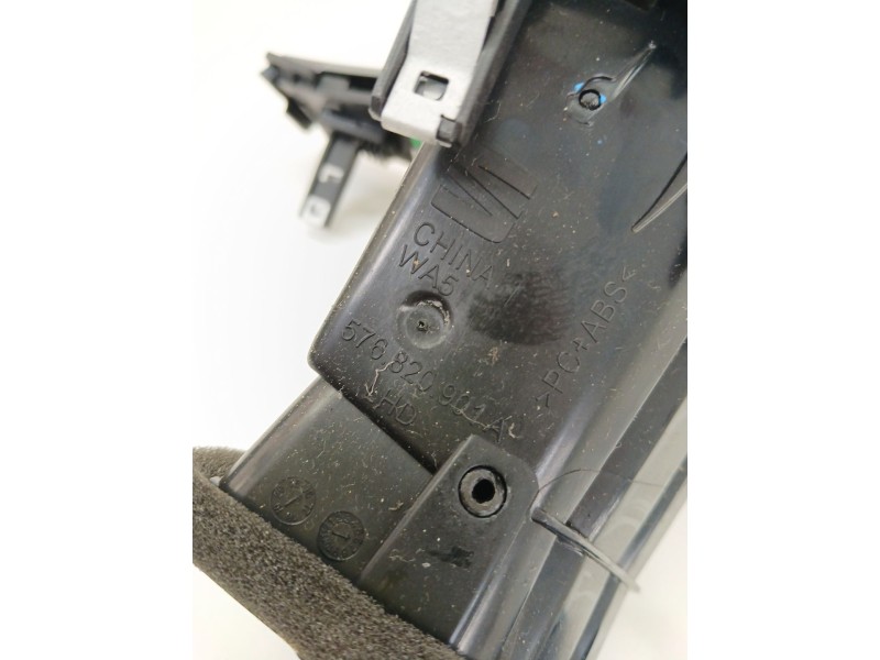 Recambio de rejilla aireadora para seat ateca (kh7, khp) 1.6 tdi referencia OEM IAM 576820901A  
							