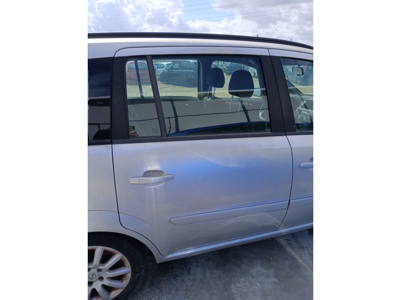 Recambio de puerta trasera derecha para opel zafira / zafira family b (a05) 1.9 cdti (m75) referencia OEM IAM   