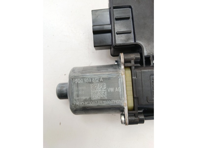 Recambio de motor elevalunas trasero derecho para seat ateca (kh7, khp) 1.6 tdi referencia OEM IAM 5Q0959812A  