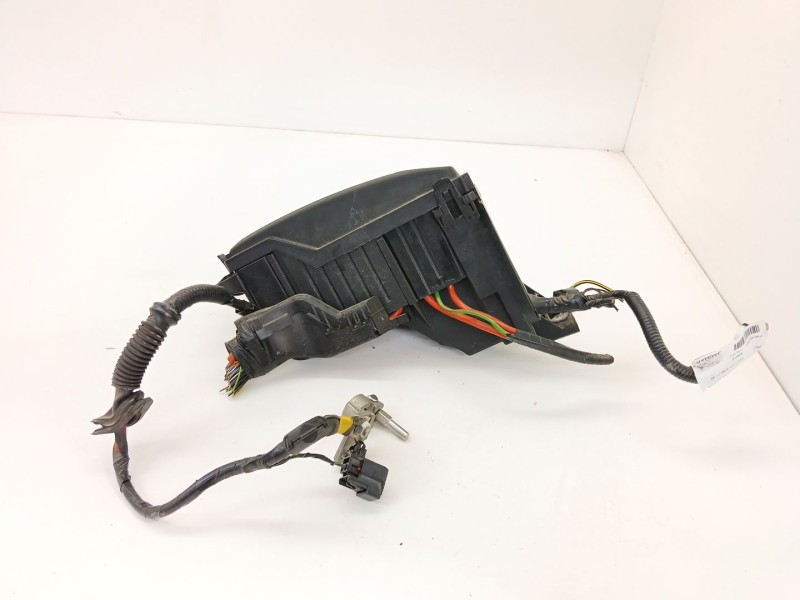 Recambio de caja reles / fusibles para jaguar e-pace (x540) 2.0 d180 awd referencia OEM IAM J9C314A076AA  