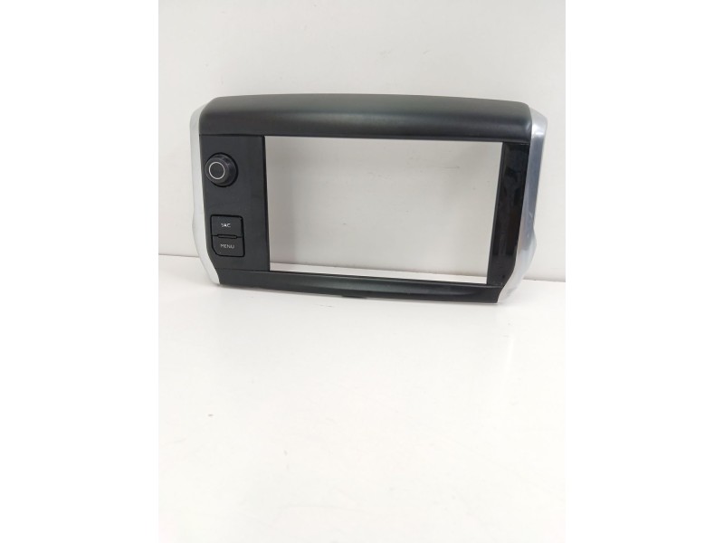 Recambio de moldura para peugeot 2008 i (cu_) 1.2 vti referencia OEM IAM 9673861377  