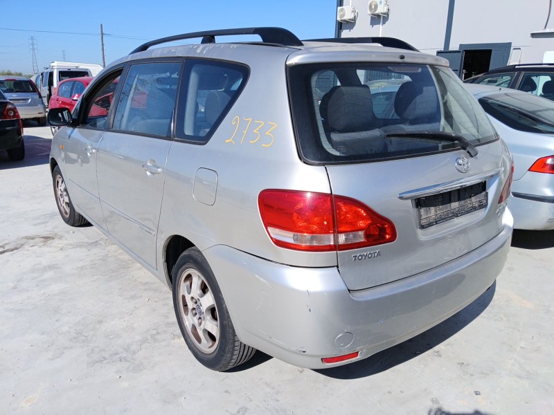 toyota avensis (_t22_) del año 2001