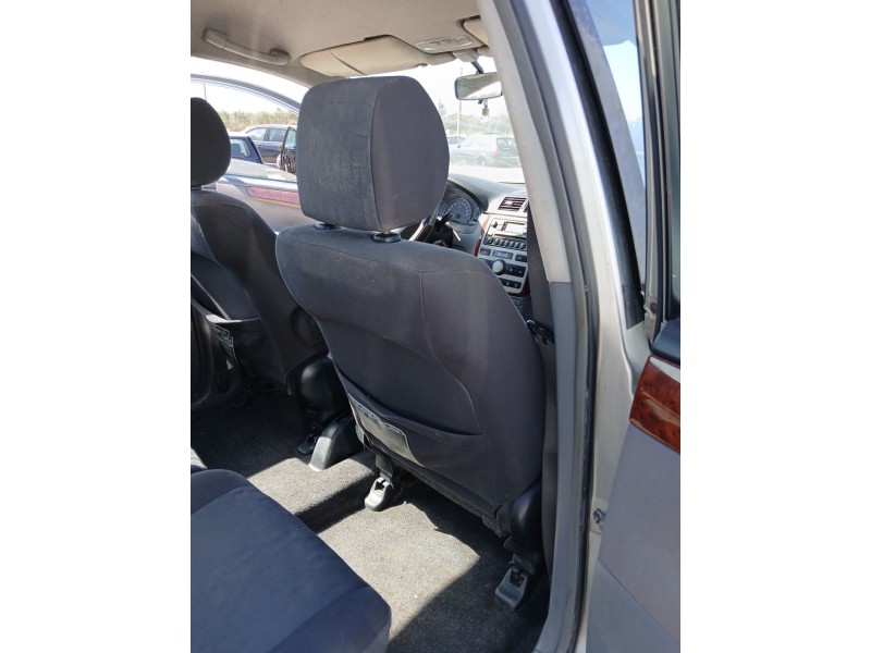 Recambio de asientos trasero derecho para toyota avensis (_t22_) 2.0 d-4d (cdt220) referencia OEM IAM   
							