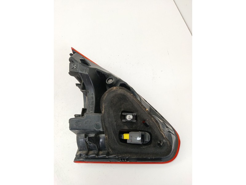 Recambio de piloto trasero derecho interior para peugeot 2008 i (cu_) 1.2 vti referencia OEM IAM 9814757280  