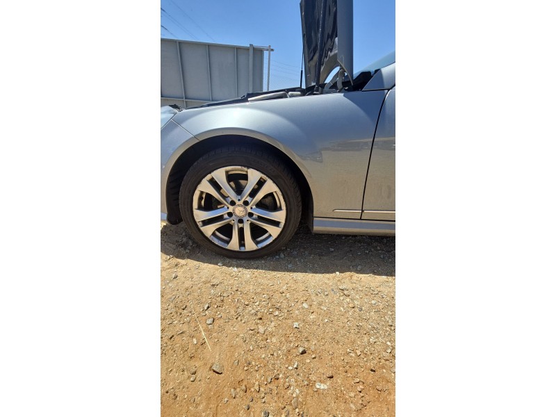 Recambio de aleta delantera izquierda para mercedes-benz clase c (w204) c 180 cdi (204.000) referencia OEM IAM   