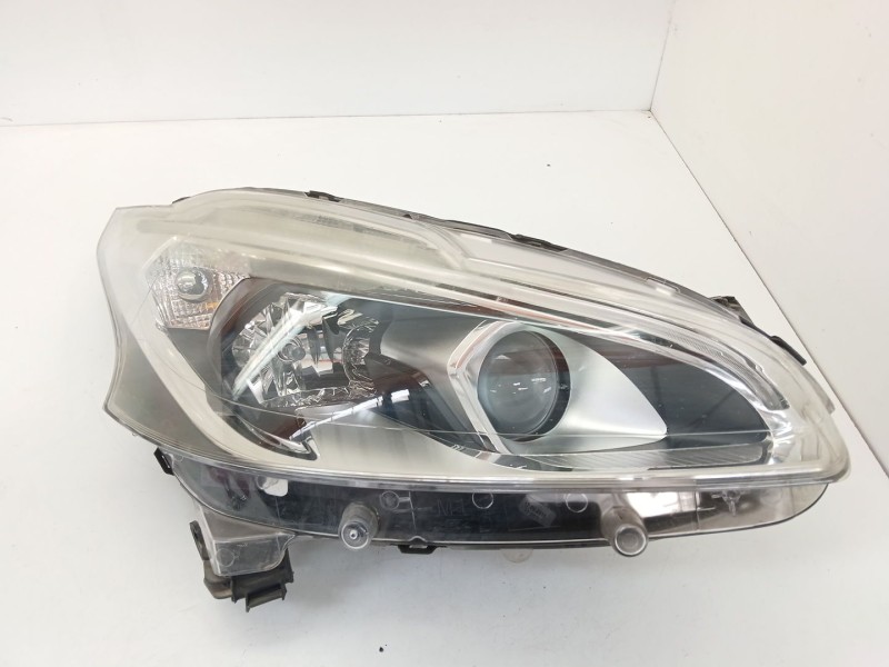 Recambio de faro derecho para peugeot 208 i (ca_, cc_) 1.2 puretech 82 referencia OEM IAM 9822690180  