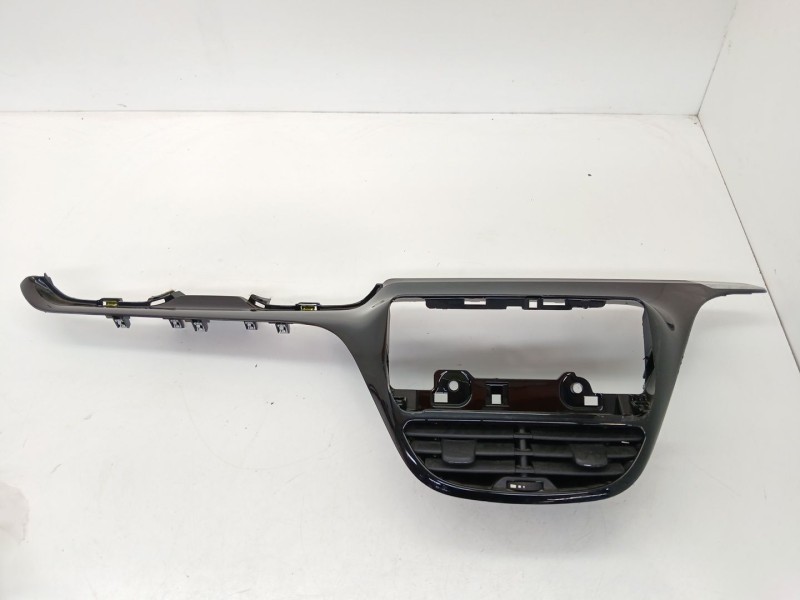 Recambio de rejilla aireadora para peugeot 208 i (ca_, cc_) 1.2 puretech 82 referencia OEM IAM 9673830077  
							