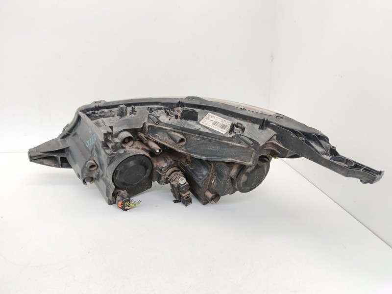 Recambio de faro derecho para peugeot 2008 i (cu_) 1.2 vti referencia OEM IAM 9825313680  
							