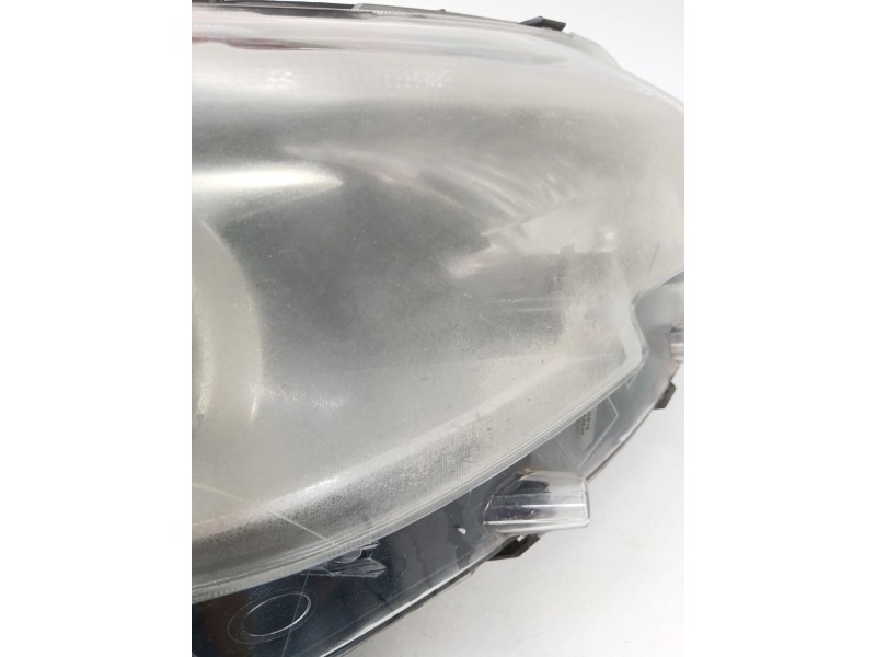 Recambio de faro derecho para peugeot 2008 i (cu_) 1.2 vti referencia OEM IAM 9825313680  
							