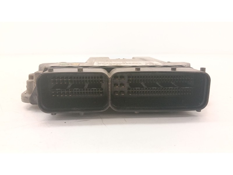 Recambio de centralita motor uce para opel vectra c (z02) 1.9 cdti (f69) referencia OEM IAM 55193968  