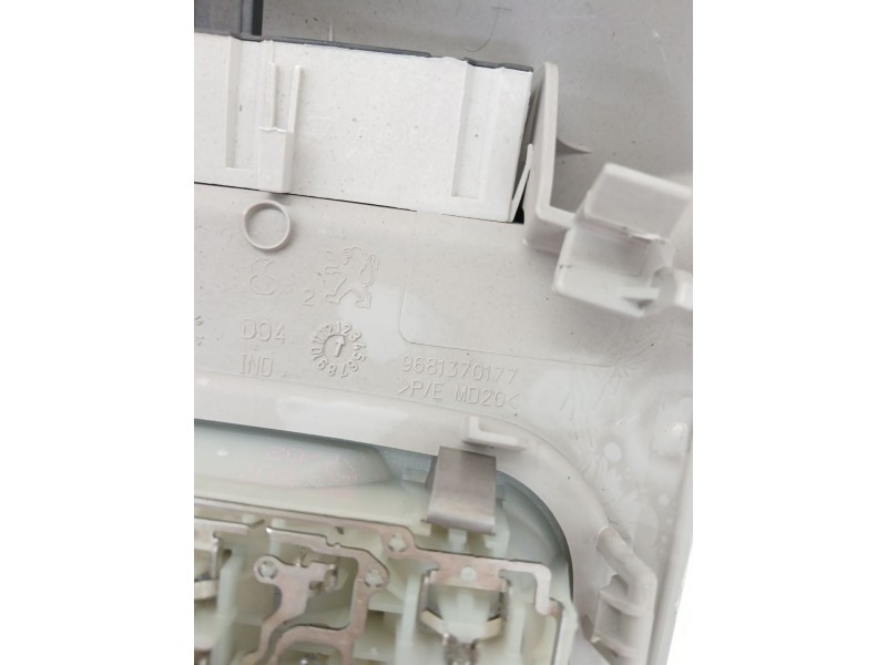 Recambio de luz interior para peugeot 5008 (0u_, 0e_) 1.6 16v referencia OEM IAM 9681370177  
							
