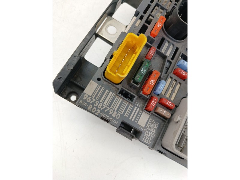 Recambio de caja reles / fusibles para peugeot 5008 (0u_, 0e_) 1.6 16v referencia OEM IAM 9675877980  
							
