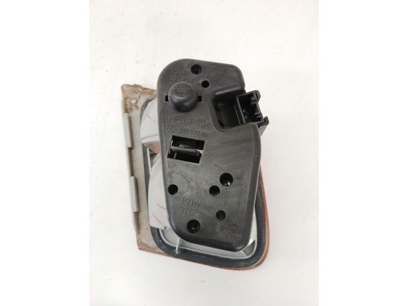 Recambio de piloto trasero izquierdo interior para bmw 3 (e46) 318 i referencia OEM IAM 230570  
							