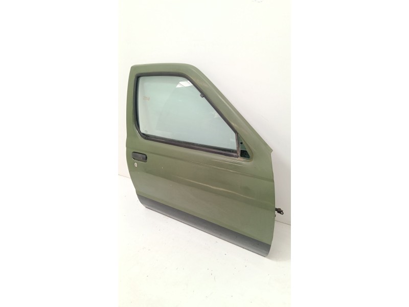 Recambio de puerta delantera derecha para nissan navara (d22) 2.5 d 4x4 referencia OEM IAM   
							