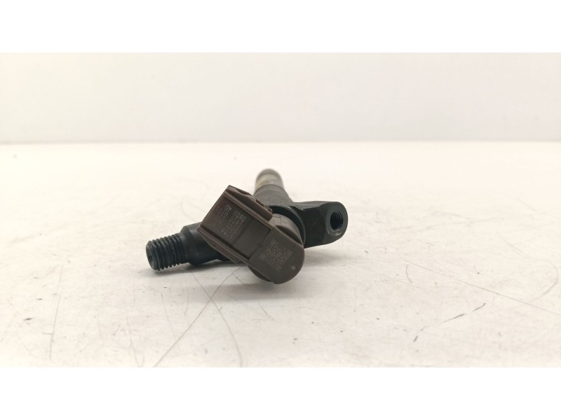 Recambio de inyector para toyota auris (_e18_) 2.0 d-4d (ade186_) referencia OEM IAM 2367026071  