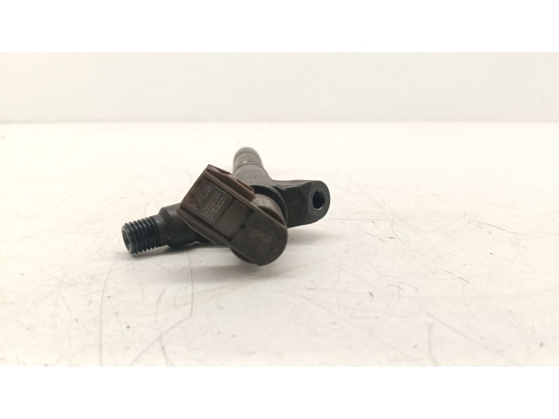Recambio de inyector para toyota auris (_e18_) 2.0 d-4d (ade186_) referencia OEM IAM 236700R100  
